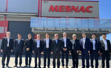 商務(wù)部歐洲司司長余元堂一行到軟控歐洲研發(fā)中心調(diào)研